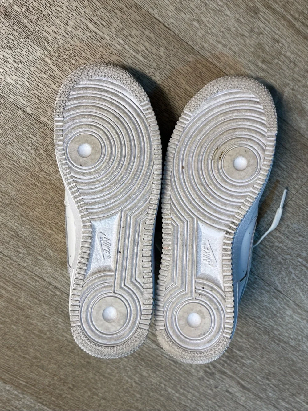 NIKE BIG KIDS WHITE AIR FORCE 1 SIZE 6.5Y